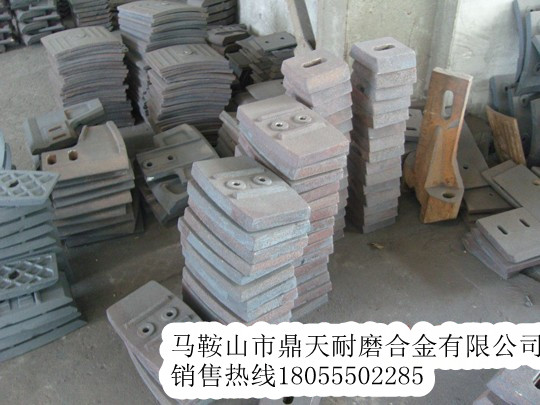 洛陽(yáng)佳一2000水泥攪拌機高鉻襯板、耐磨葉片、攪拌臂安裝維修
